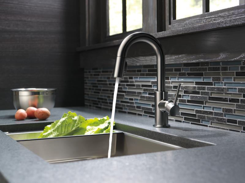DELTA Trinsic Single Handle Pull-Down Bar/Prep Kitchen Limited Swivel — Black Stainless