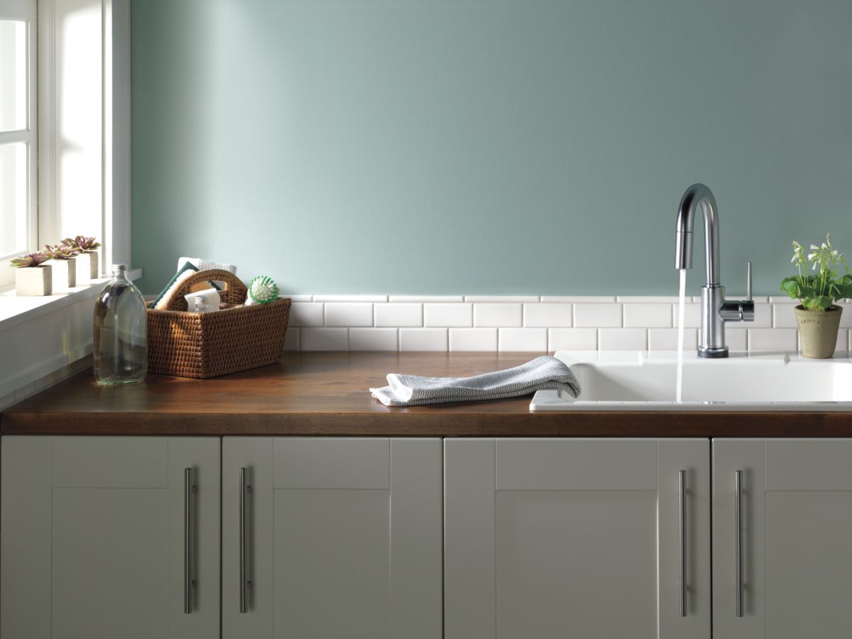 DELTA Trinsic Single Handle Pull-Down Bar / Prep Faucet with Touch2O Technology — Arctic Stainless