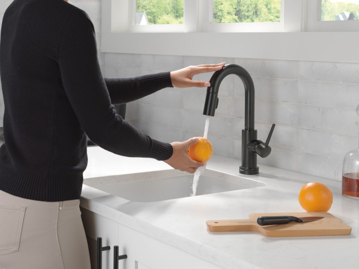 DELTA Trinsic Single Handle Pull-Down Bar / Prep Faucet with Touch2O Technology — Matte Black