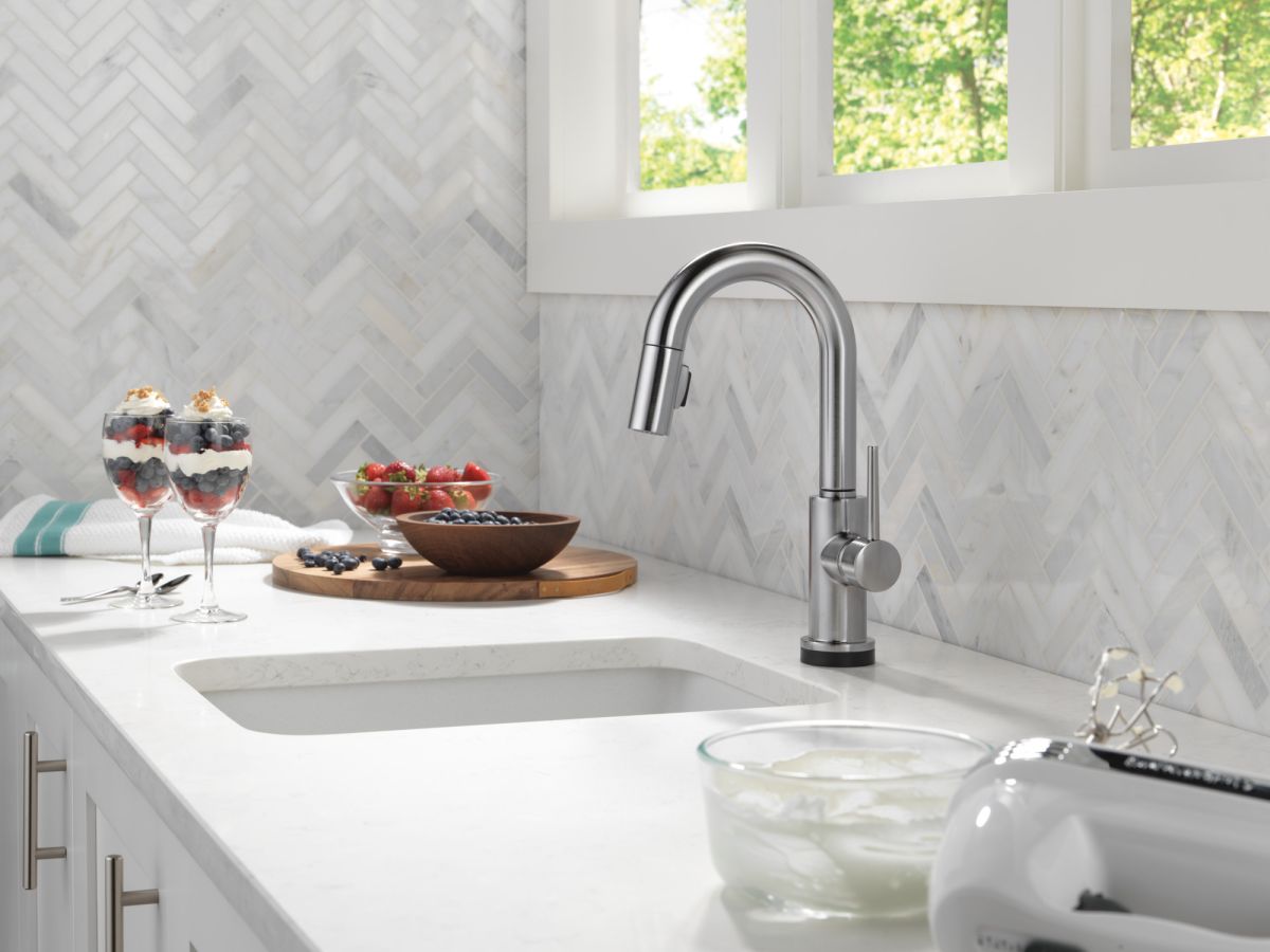DELTA Trinsic Touch2O Bar / Prep Faucet with Touchless Technology — Arctic Stainless