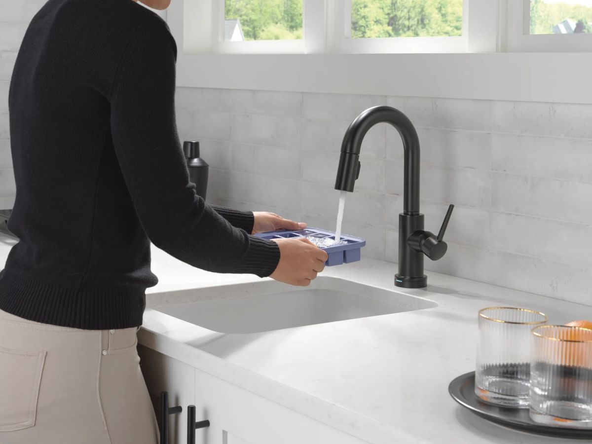 DELTA Trinsic Touch2O Bar / Prep Faucet with Touchless Technology — Matte Black
