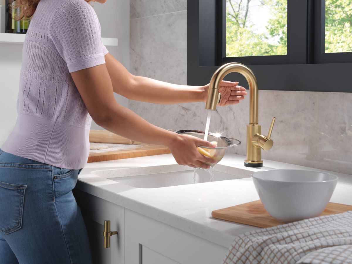 DELTA Trinsic Touch2O Bar / Prep Faucet with Touchless Technology — Champagne Bronze