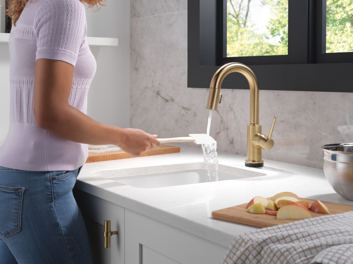 DELTA Trinsic Touch2O Bar / Prep Faucet with Touchless Technology — Champagne Bronze