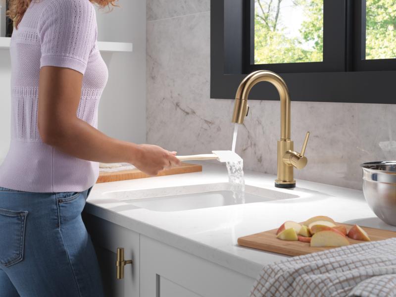 DELTA Trinsic Touch2O Bar / Prep Faucet with Touchless Technology — Champagne Bronze