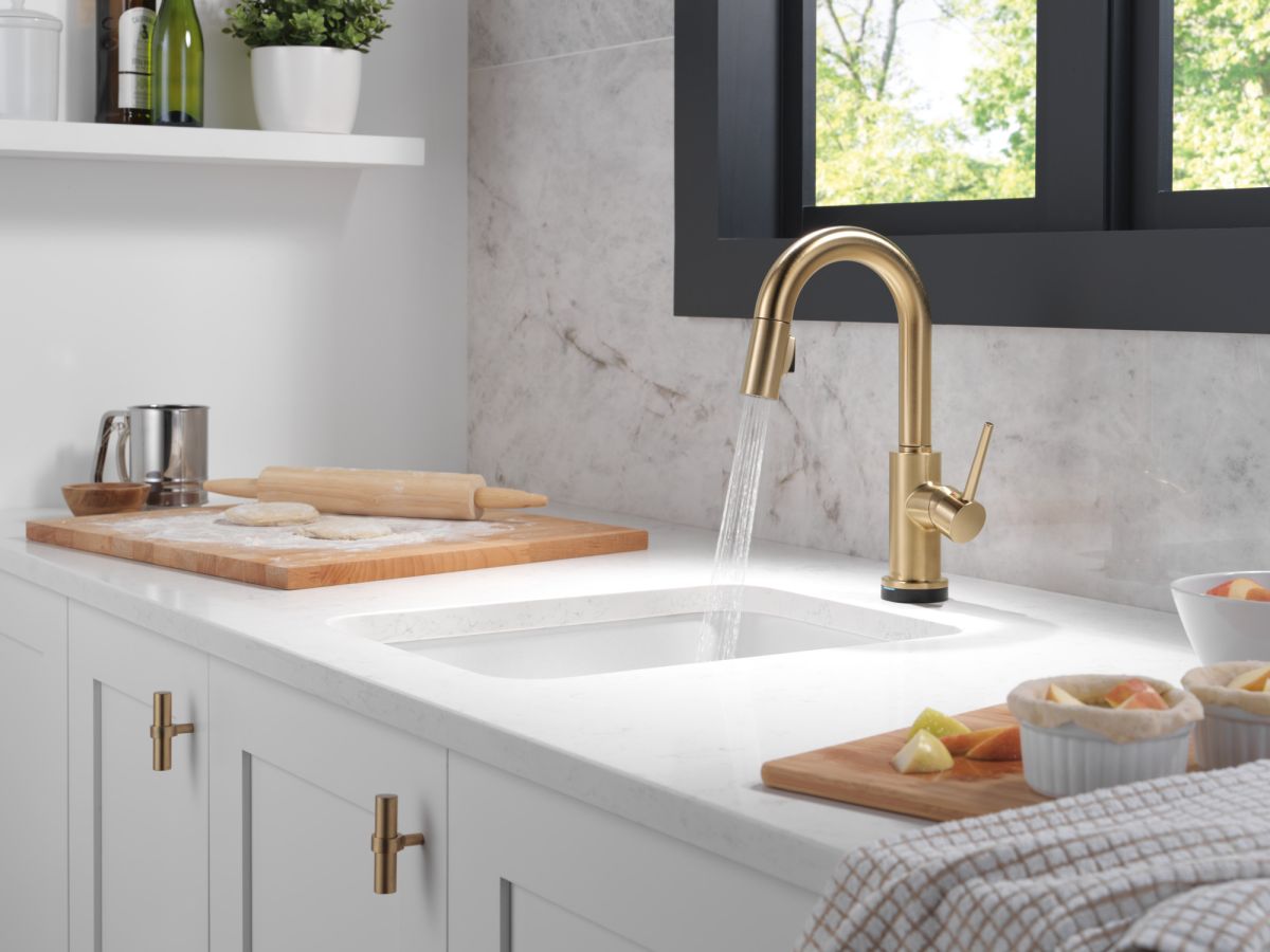 DELTA Trinsic Touch2O Bar / Prep Faucet with Touchless Technology — Champagne Bronze