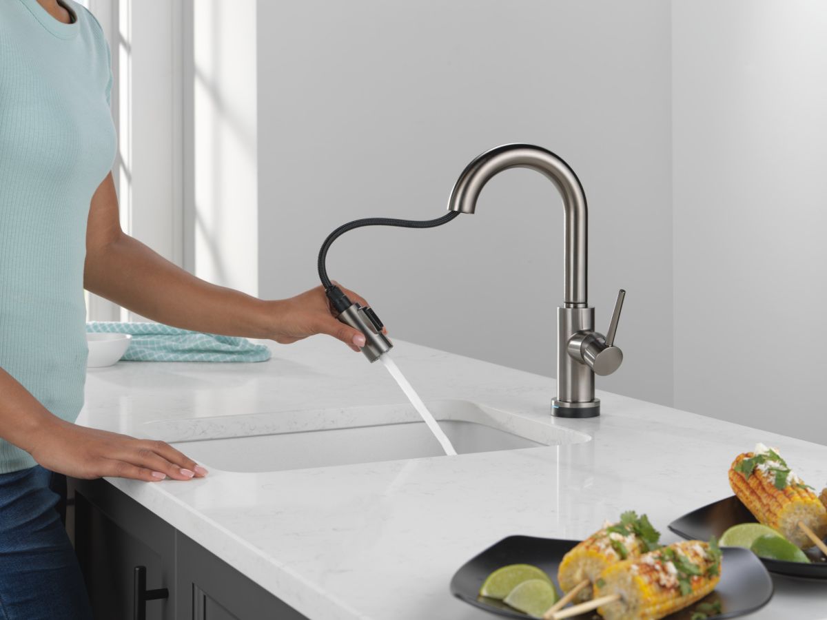 DELTA Trinsic Touch2O Bar / Prep Faucet with Touchless Technology — Black Stainless