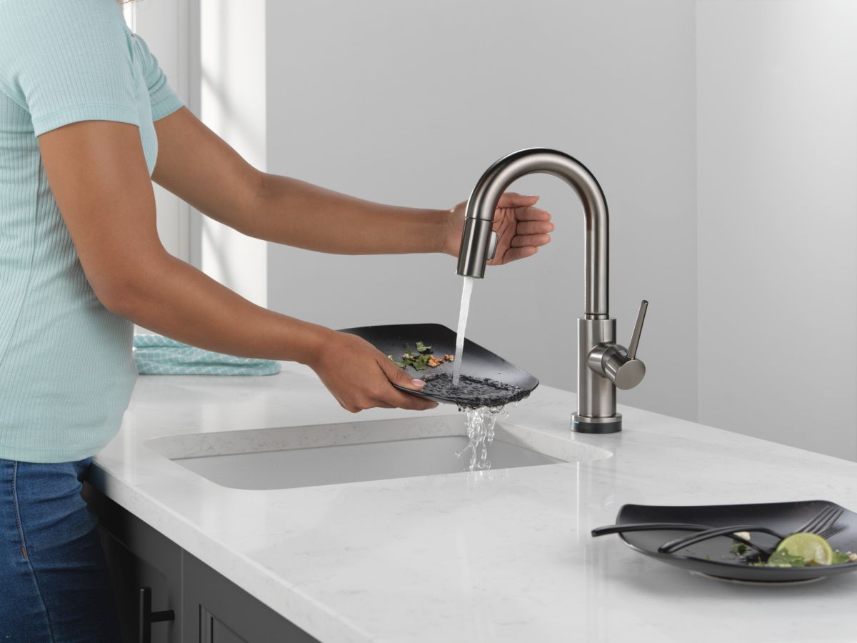DELTA Trinsic Touch2O Bar / Prep Faucet with Touchless Technology — Black Stainless