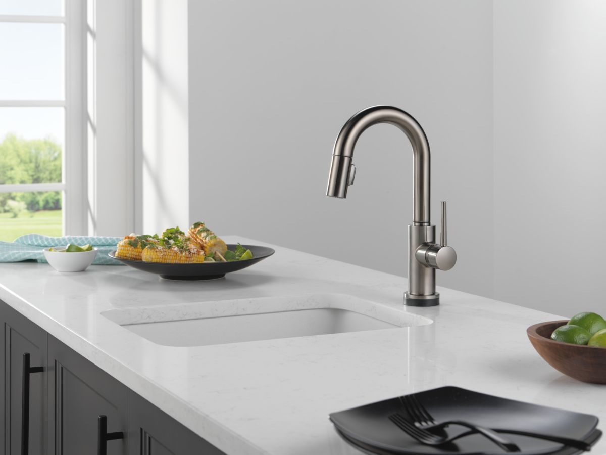 DELTA Trinsic Touch2O Bar / Prep Faucet with Touchless Technology — Black Stainless
