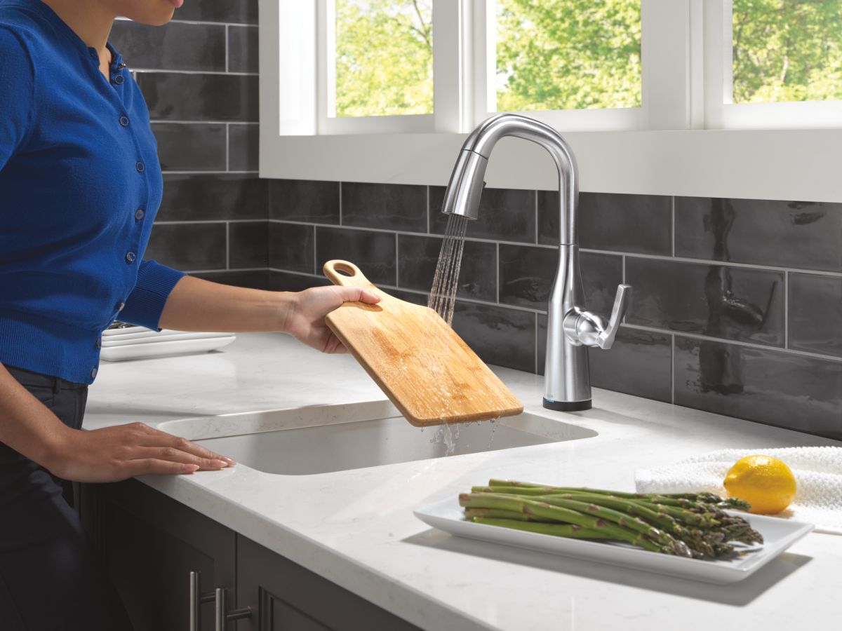 DELTA Stryke Touch2O Bar / Prep Faucet with Touchless Technology — Lumicoat® Arctic Stainless