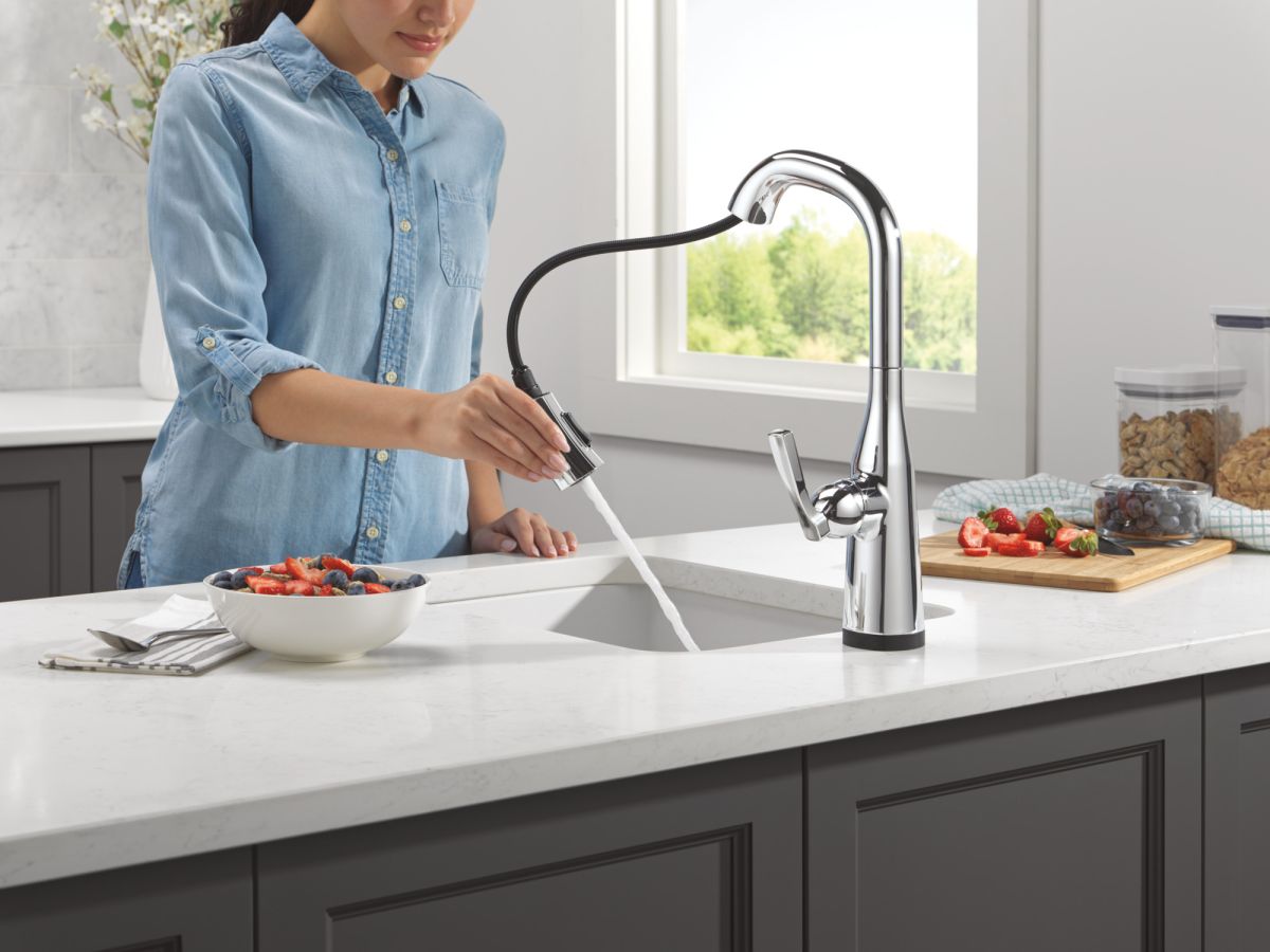 DELTA Stryke Touch2O Bar / Prep Faucet with Touchless Technology — Lumicoat® Chrome
