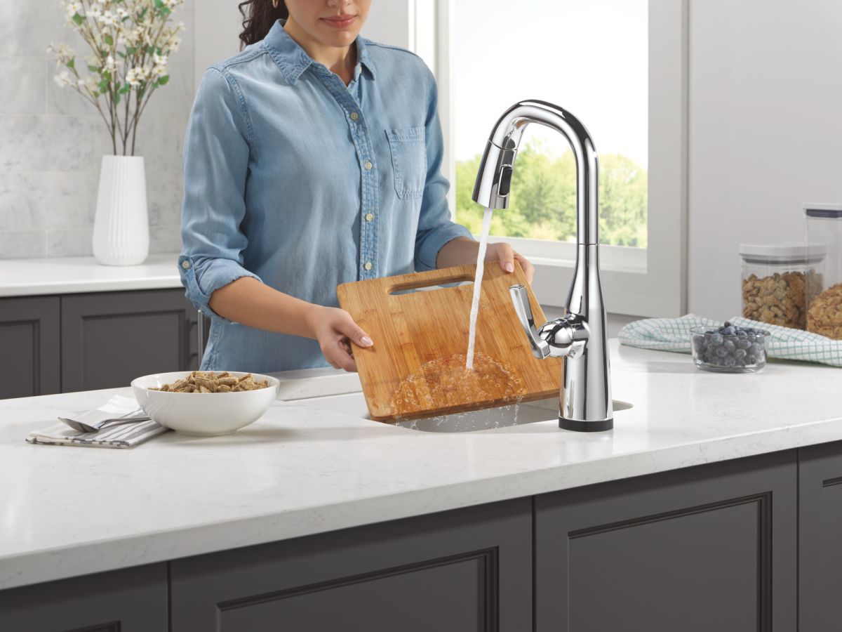 DELTA Stryke Touch2O Bar / Prep Faucet with Touchless Technology — Lumicoat® Chrome