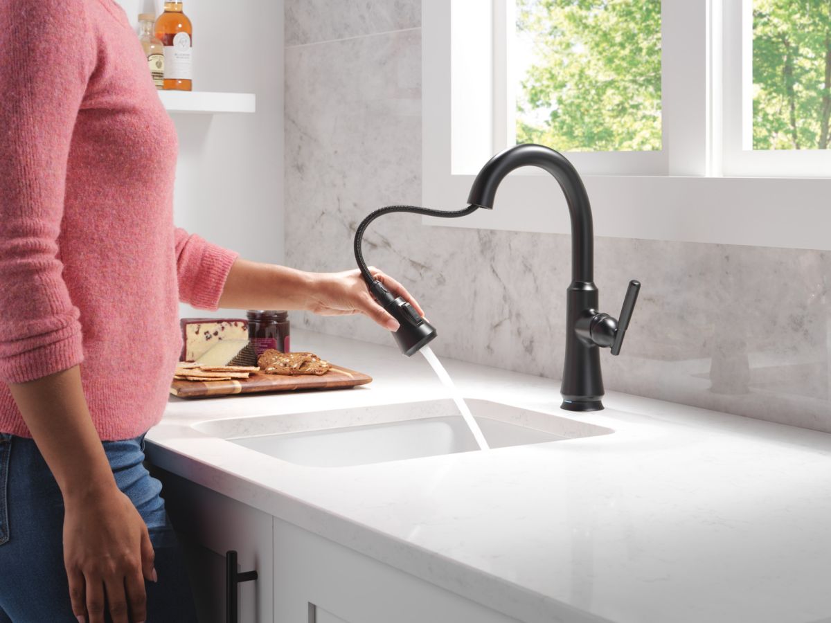 DELTA Coranto Touch2O Bar / Prep Faucet with Touchless Technology — Matte Black