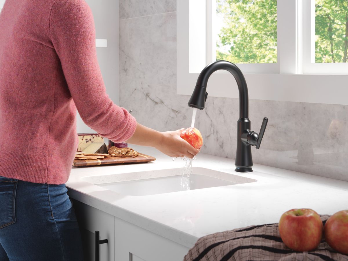 DELTA Coranto Touch2O Bar / Prep Faucet with Touchless Technology — Matte Black