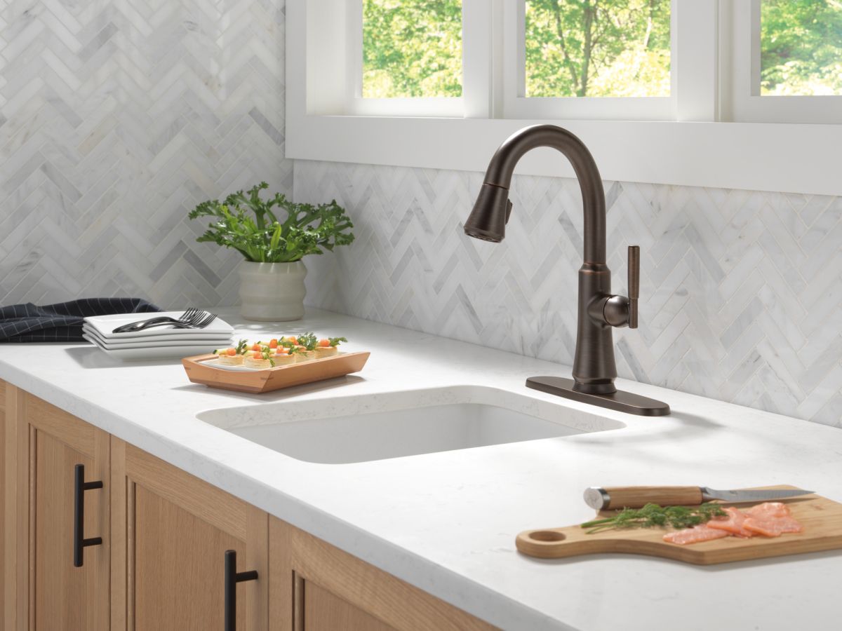 DELTA Coranto Touch2O Bar / Prep Faucet with Touchless Technology — Venetian Bronze