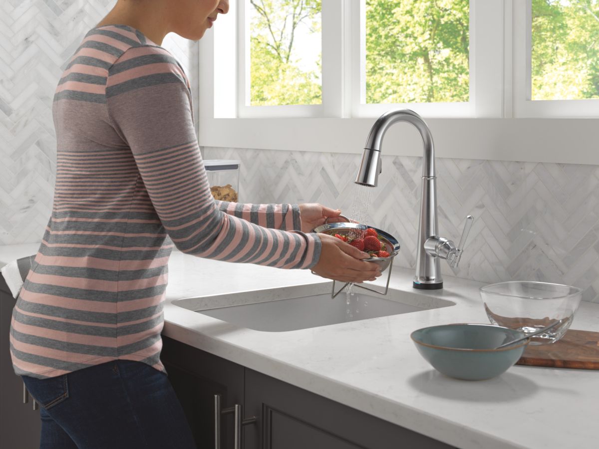 DELTA Emmeline Touch2O Bar / Prep Faucet with Touchless Technology — Lumicoat® Arctic Stainless