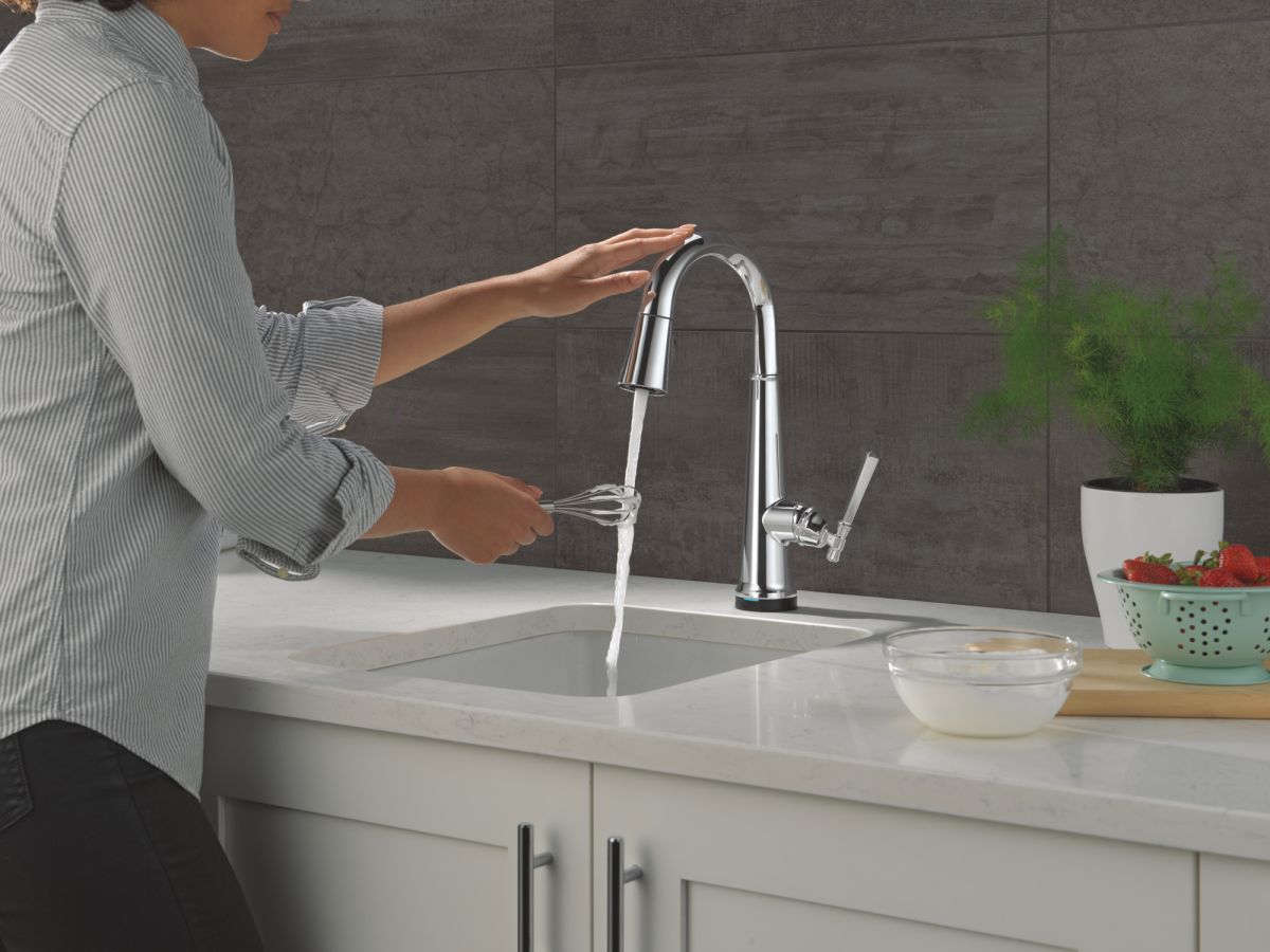 DELTA Emmeline Touch2O Bar / Prep Faucet with Touchless Technology — Lumicoat® Chrome