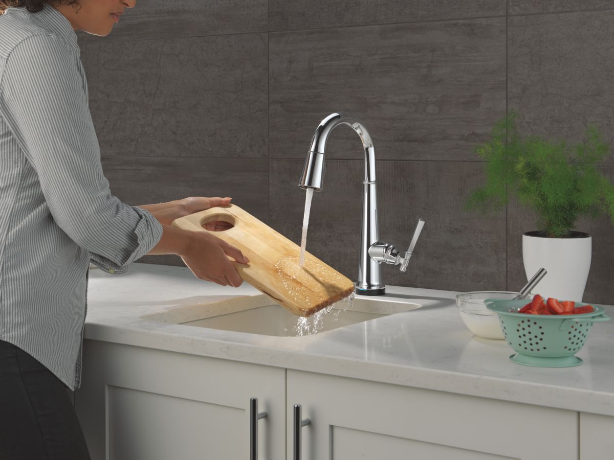 DELTA Emmeline Touch2O Bar / Prep Faucet with Touchless Technology — Lumicoat® Chrome