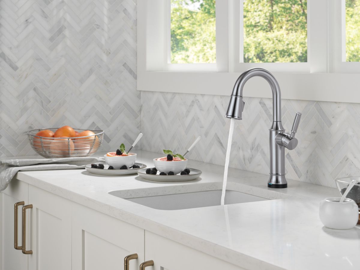 DELTA Renaldi Touch2O Bar / Prep Faucet with Touchless Technology — Lumicoat® Arctic Stainless