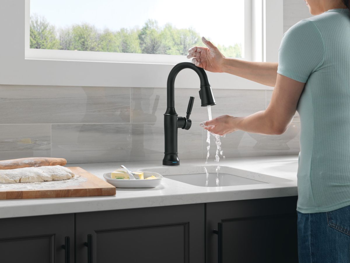 DELTA Renaldi Touch2O Bar / Prep Faucet with Touchless Technology — Matte Black