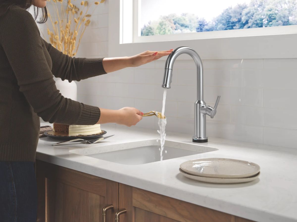 DELTA Cordova Touch2O Bar / Prep Faucet with Touchless Technology — Lumicoat® Arctic Stainless