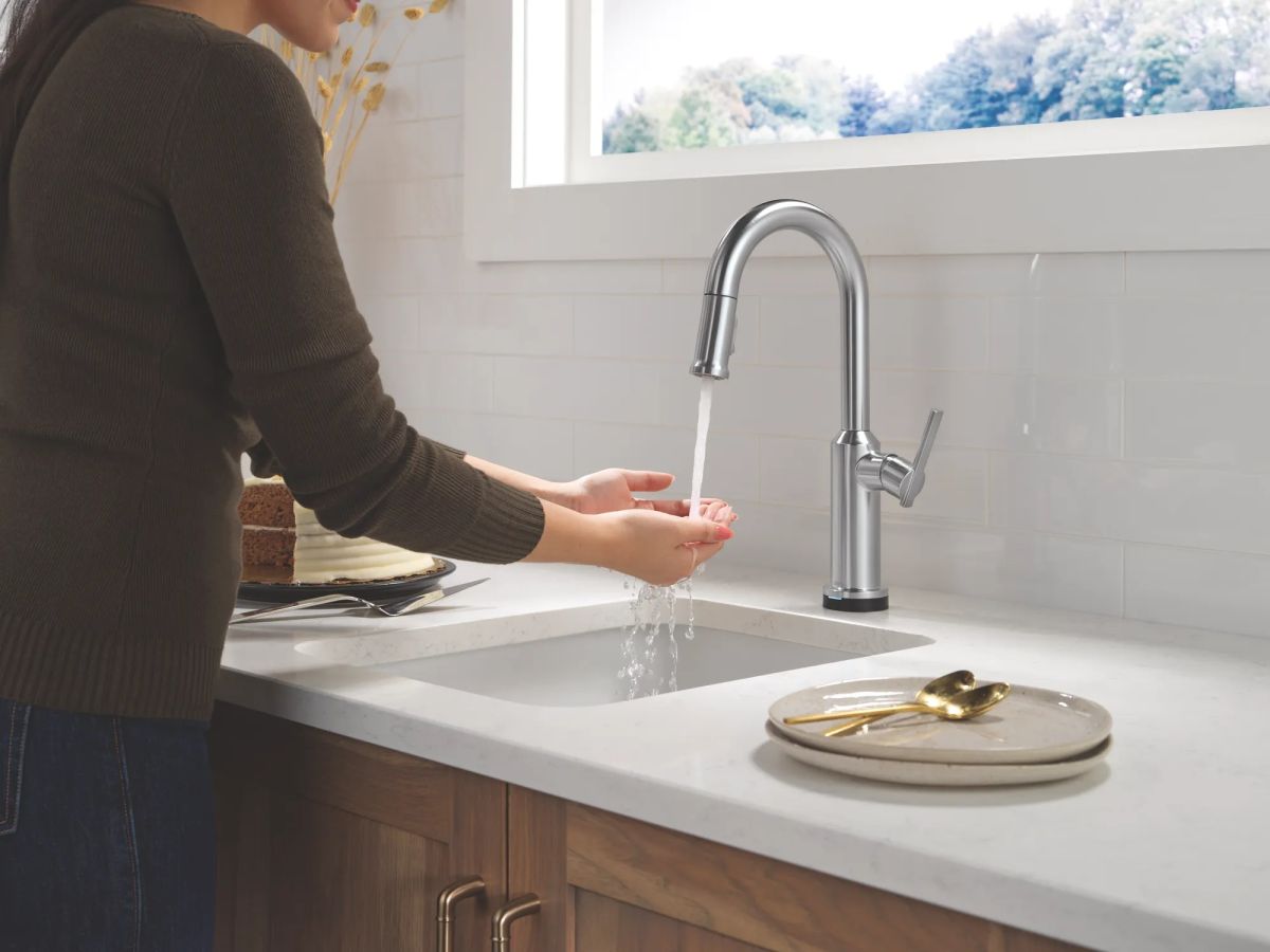 DELTA Cordova Touch2O Bar / Prep Faucet with Touchless Technology — Lumicoat® Arctic Stainless