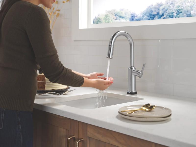 DELTA Cordova Touch2O Bar / Prep Faucet with Touchless Technology — Lumicoat® Arctic Stainless
