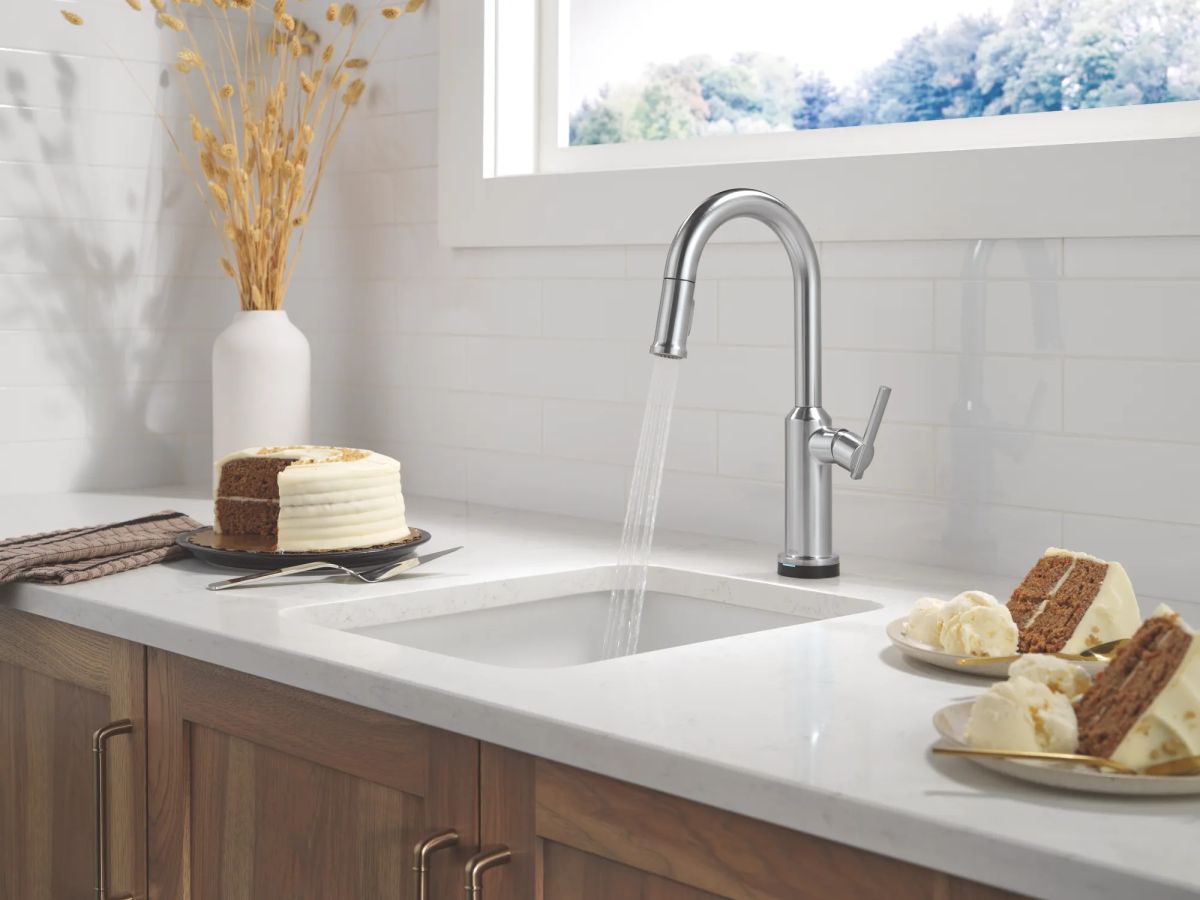 DELTA Cordova Touch2O Bar / Prep Faucet with Touchless Technology — Lumicoat® Arctic Stainless