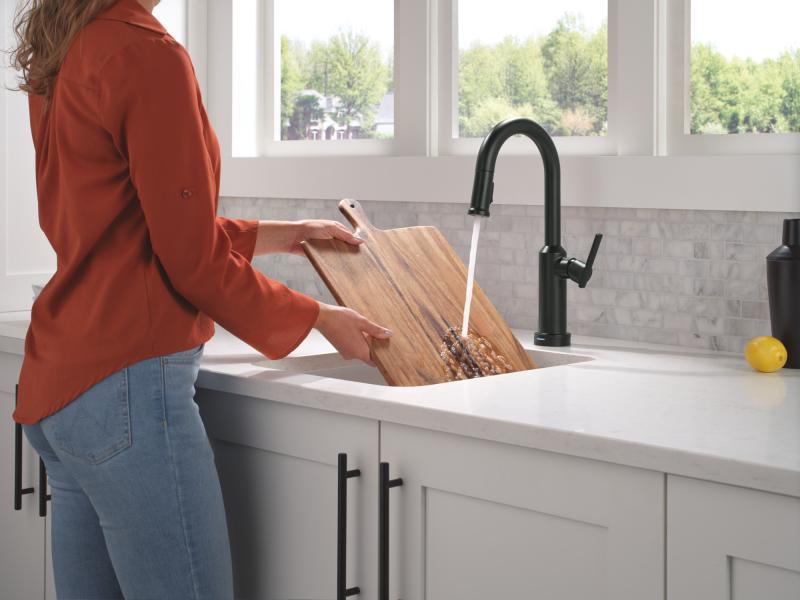 DELTA Cordova Touch2O Bar / Prep Faucet with Touchless Technology — Matte Black