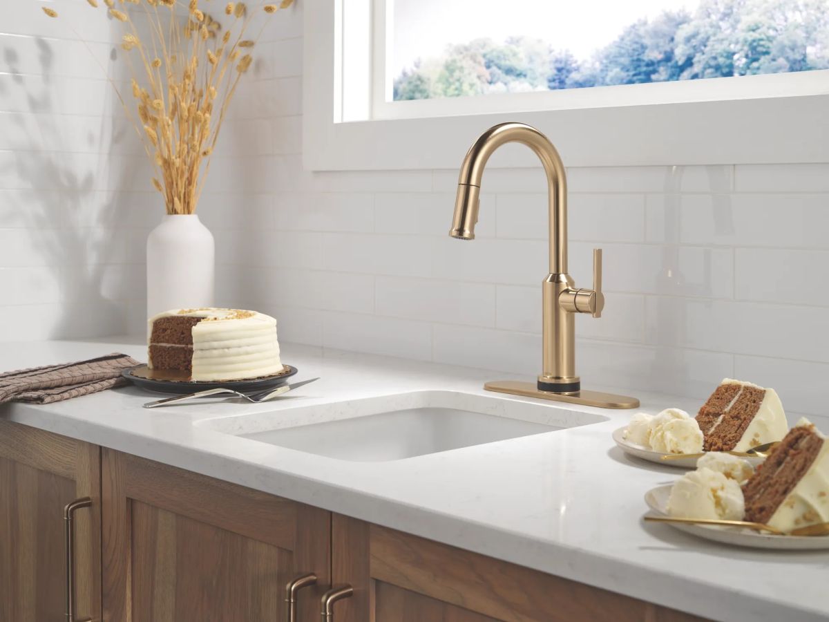 DELTA Cordova Touch2O Bar / Prep Faucet with Touchless Technology — Lumicoat® Champagne Bronze
