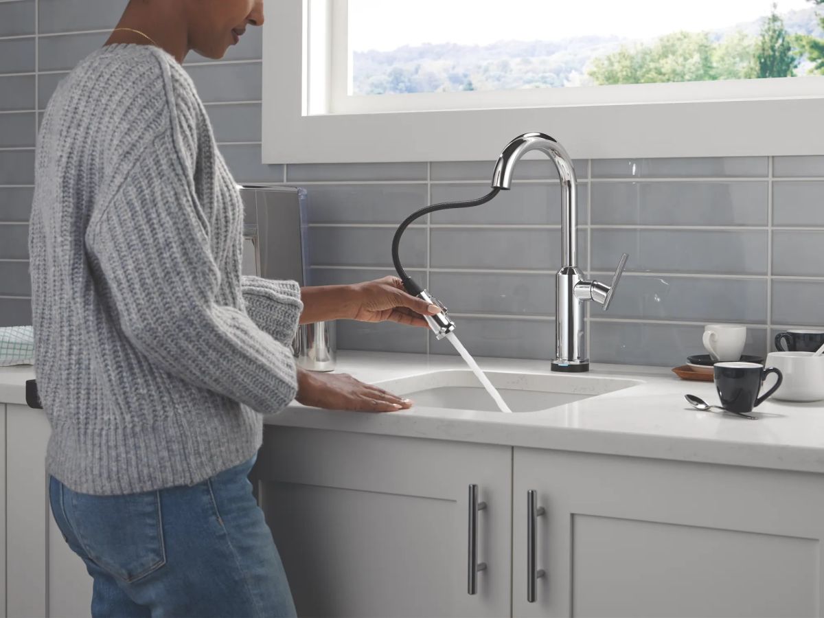DELTA Cordova Touch2O Bar / Prep Faucet with Touchless Technology — Lumicoat® Chrome