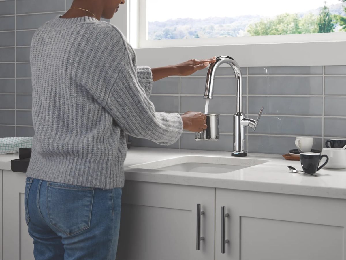 DELTA Cordova Touch2O Bar / Prep Faucet with Touchless Technology — Lumicoat® Chrome