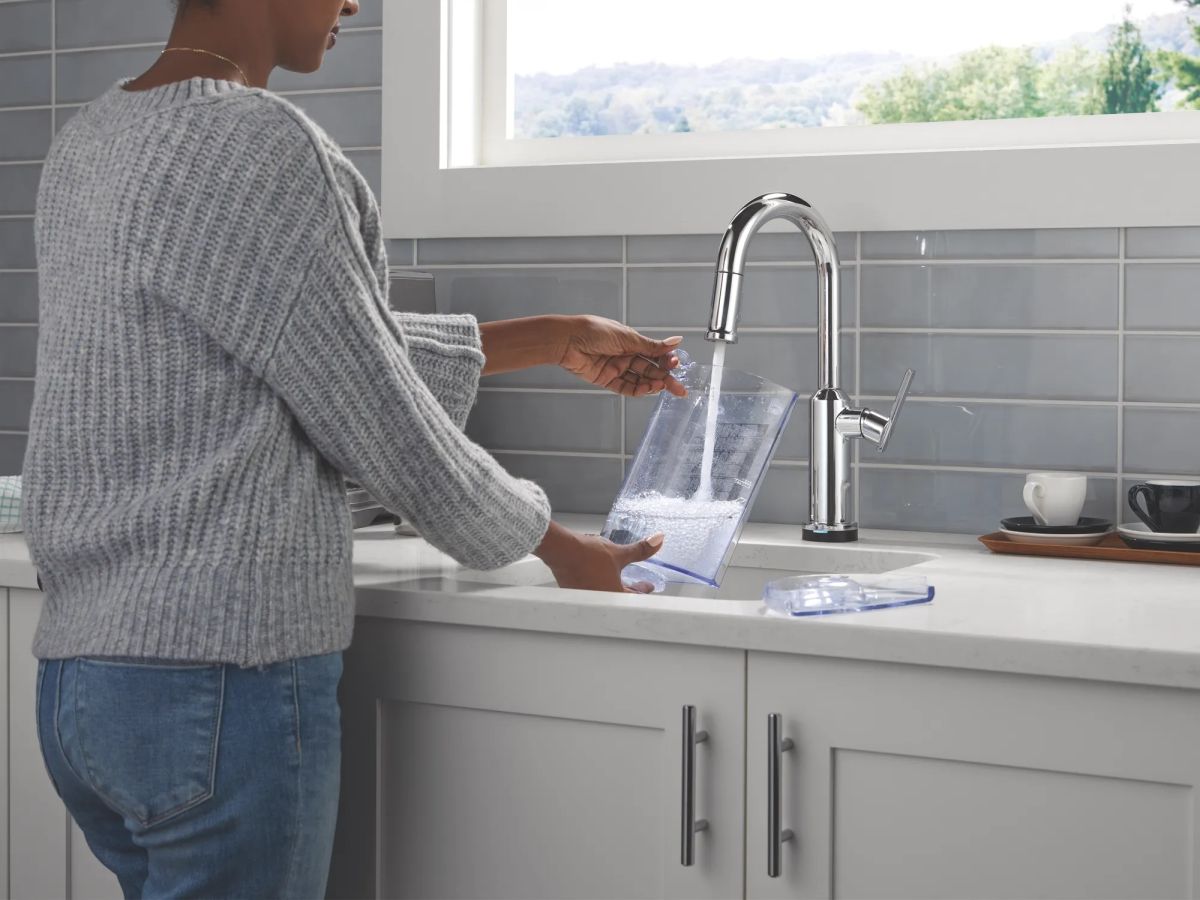 DELTA Cordova Touch2O Bar / Prep Faucet with Touchless Technology — Lumicoat® Chrome