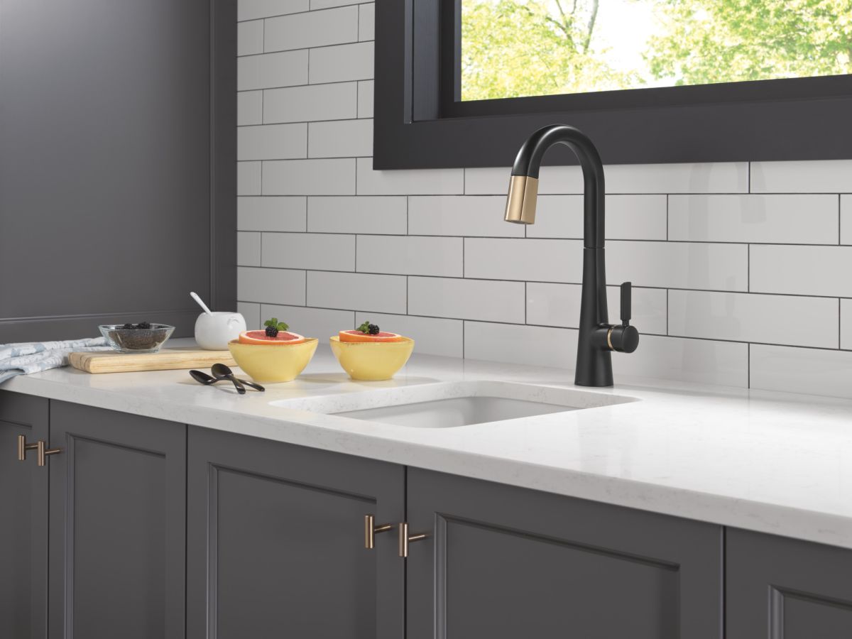 DELTA Monrovia Single Handle Pull-Down Bar / Prep Faucet — Matte Black / Champagne Bronze