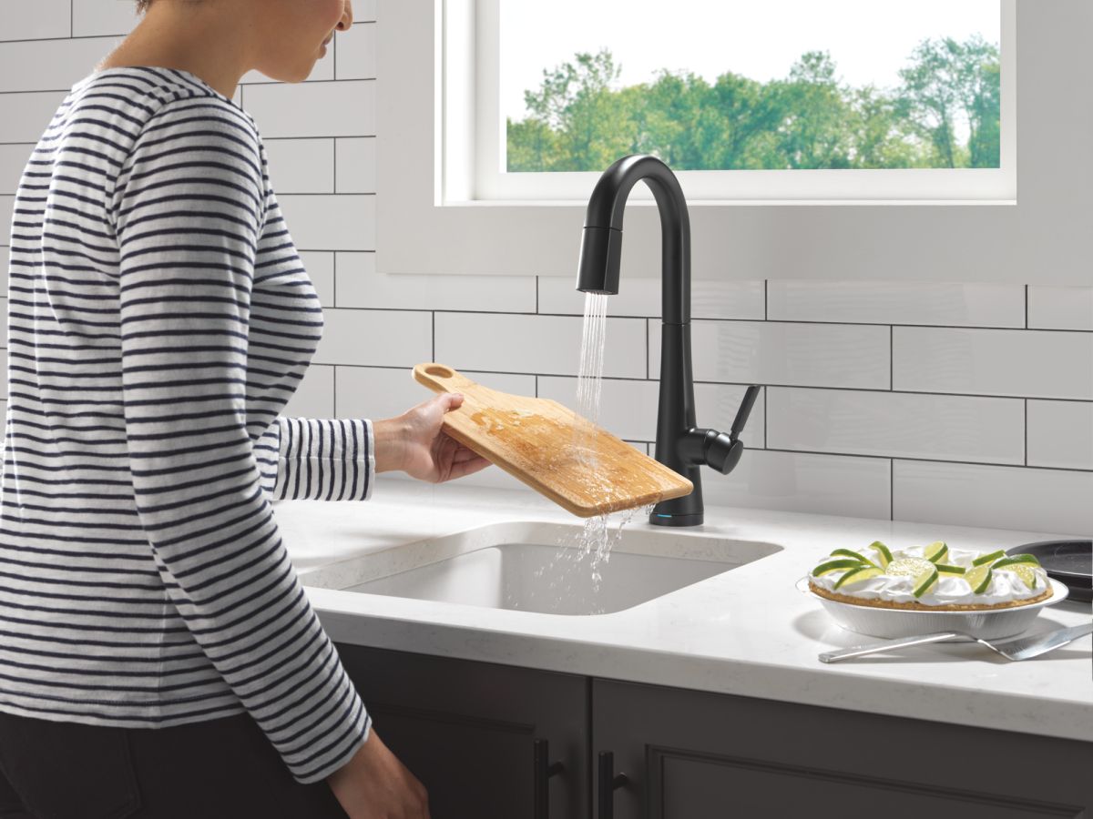 DELTA Monrovia Touch2O Bar / Prep Faucet with Touchless Technology — Matte Black