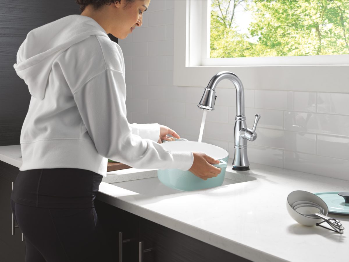 DELTA Cassidy Touch2O Bar / Prep Faucet with Touchless Technology — Lumicoat® Arctic Stainless