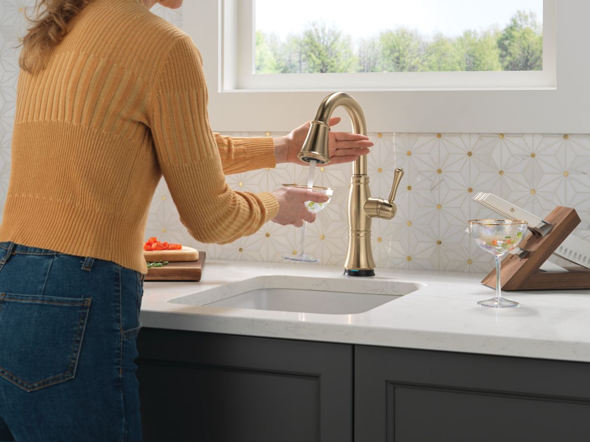 DELTA Cassidy Touch2O Bar / Prep Faucet with Touchless Technology — Lumicoat® Champagne Bronze