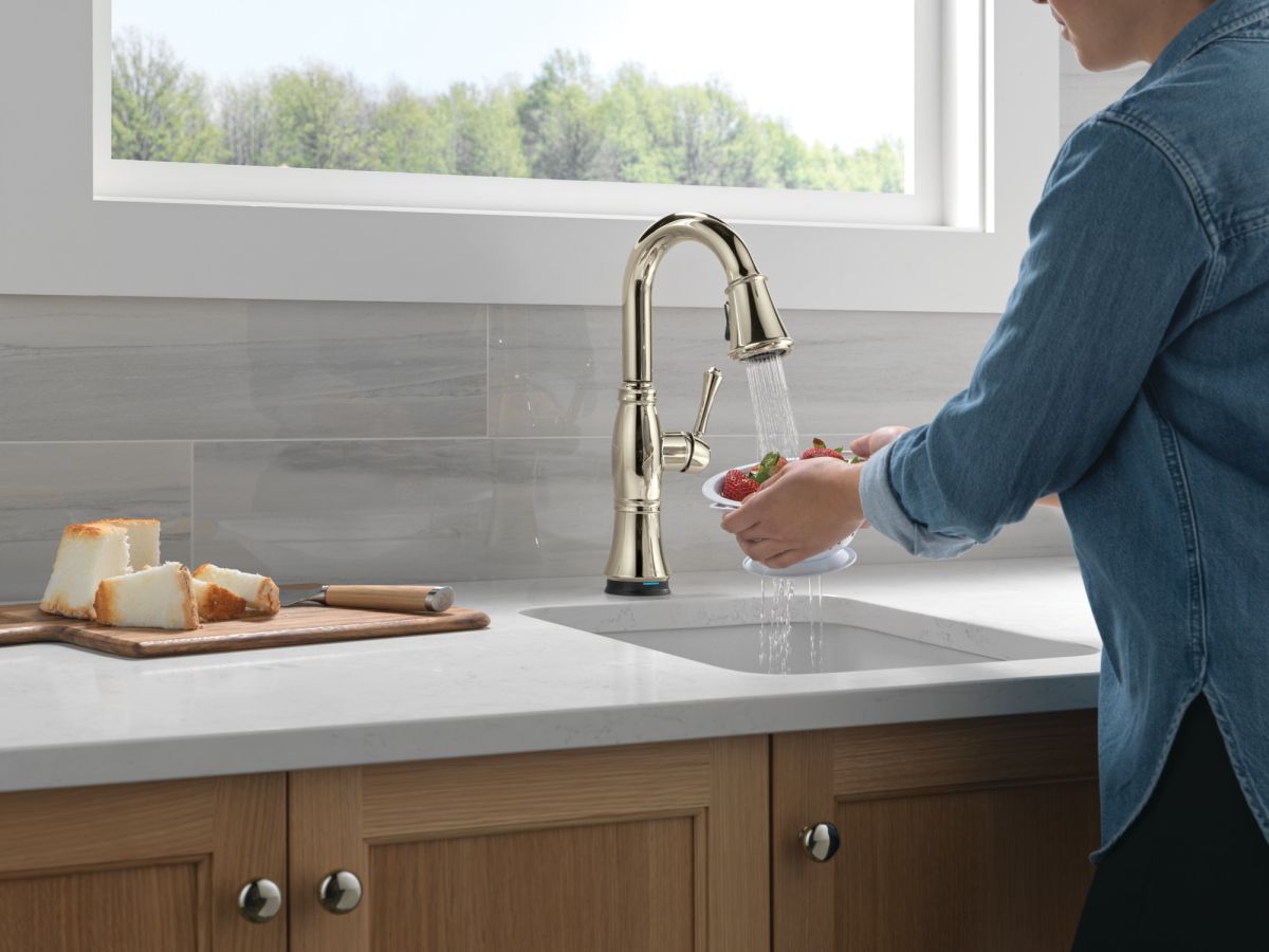 DELTA Cassidy Touch2O Bar / Prep Faucet with Touchless Technology — Lumicoat® Polished Nickel