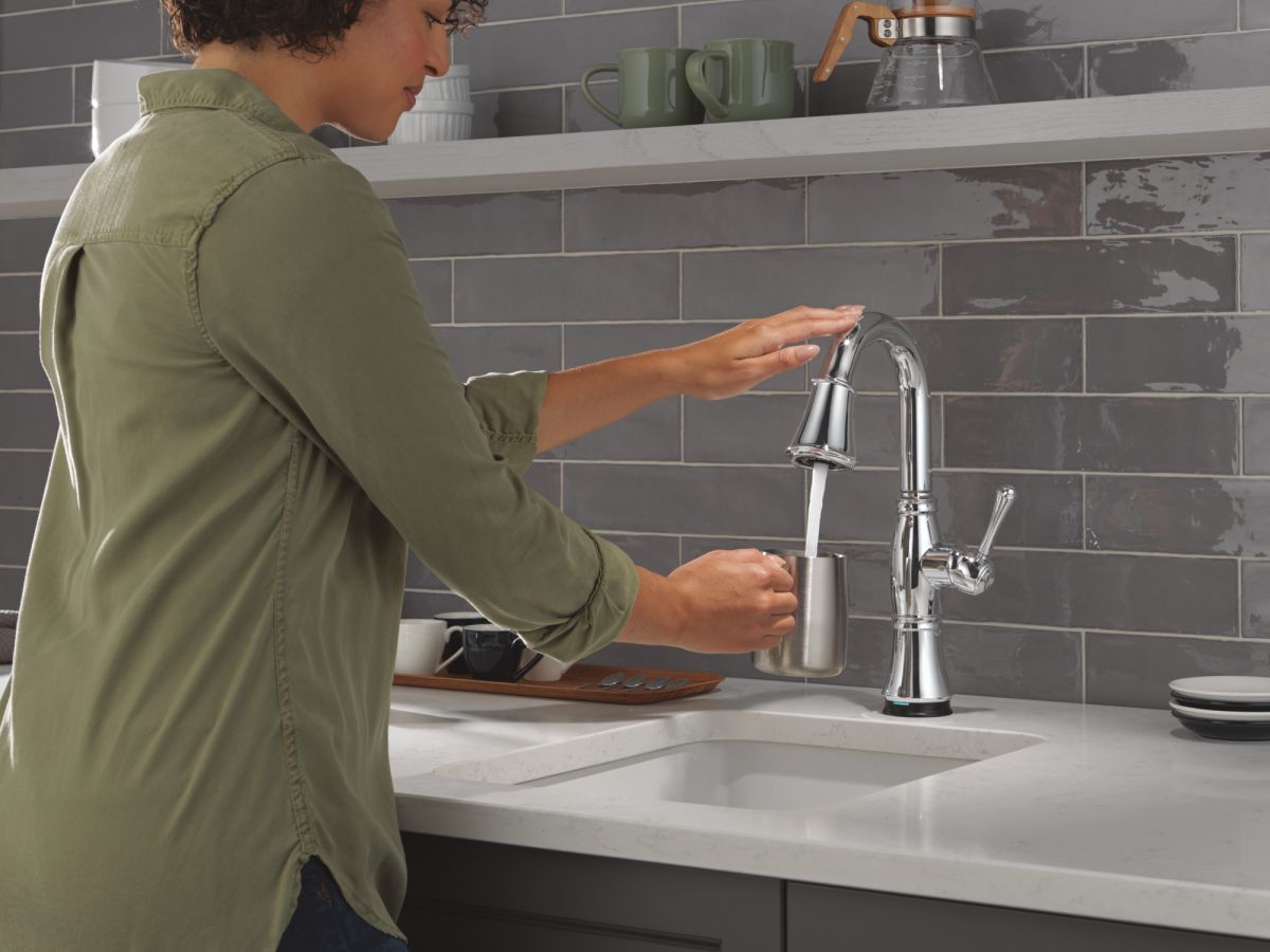 DELTA Cassidy Touch2O Bar / Prep Faucet with Touchless Technology — Lumicoat® Chrome