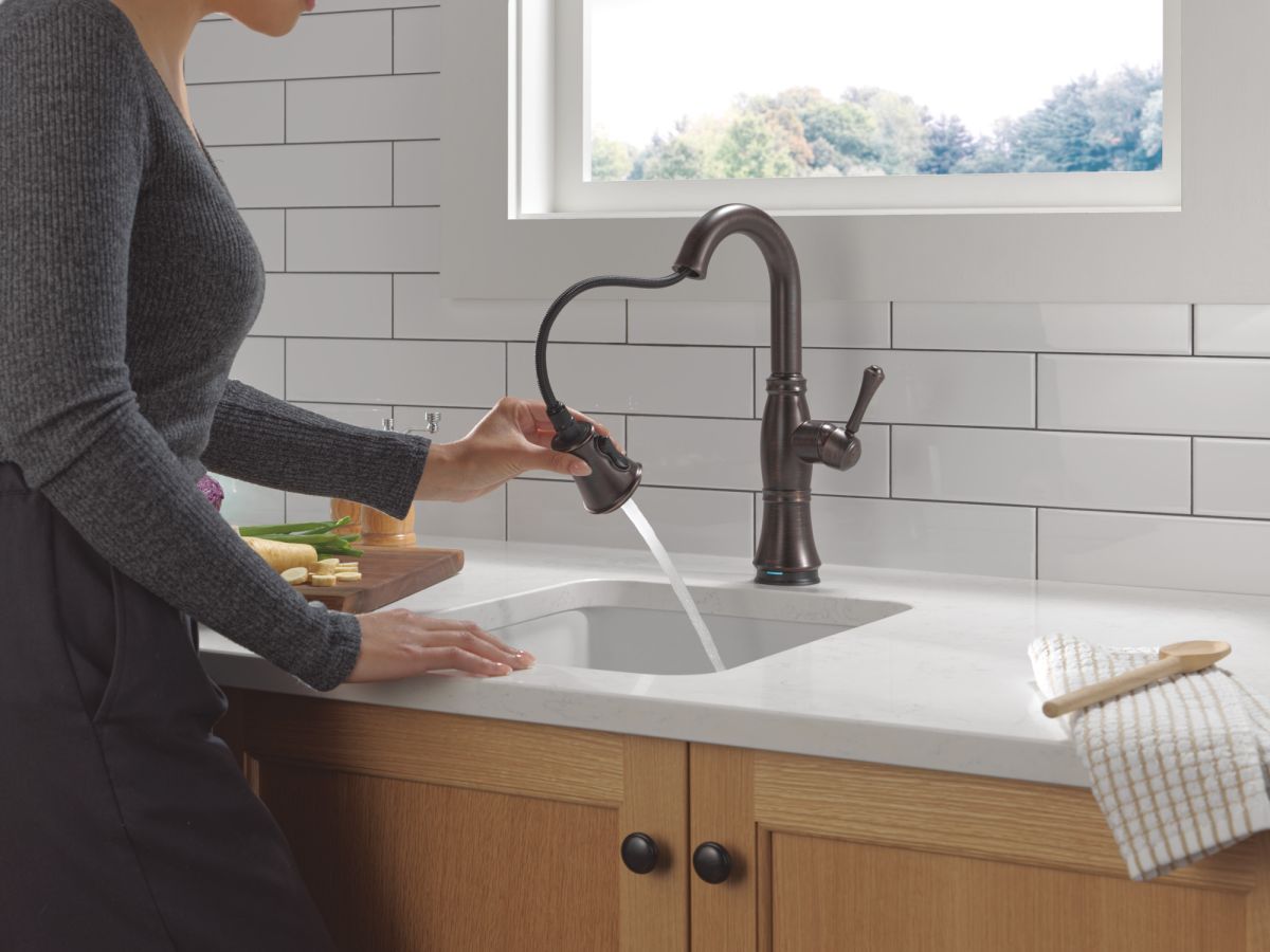 DELTA Cassidy Touch2O Bar / Prep Faucet with Touchless Technology — Venetian Bronze