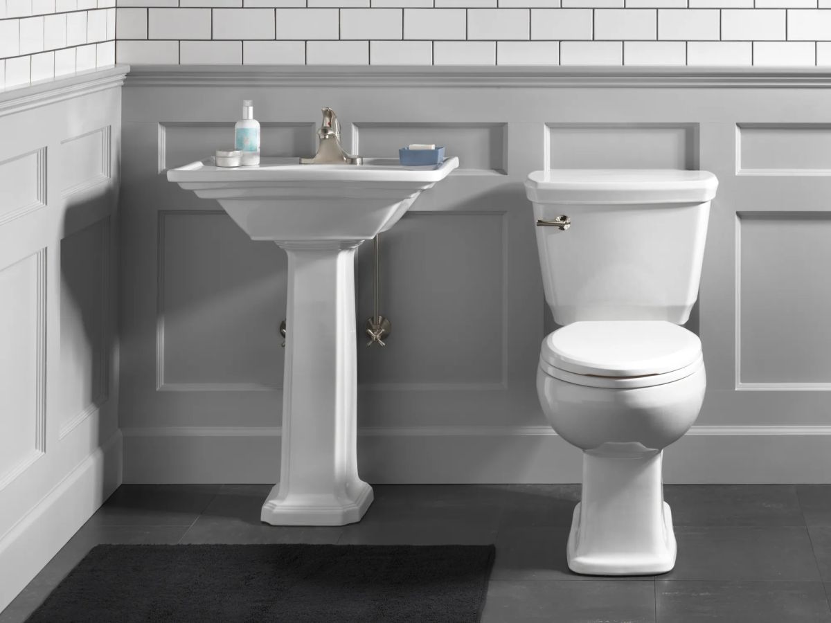 DELTA Foundations Single Handle Centerset Bathroom Faucet — Stainless