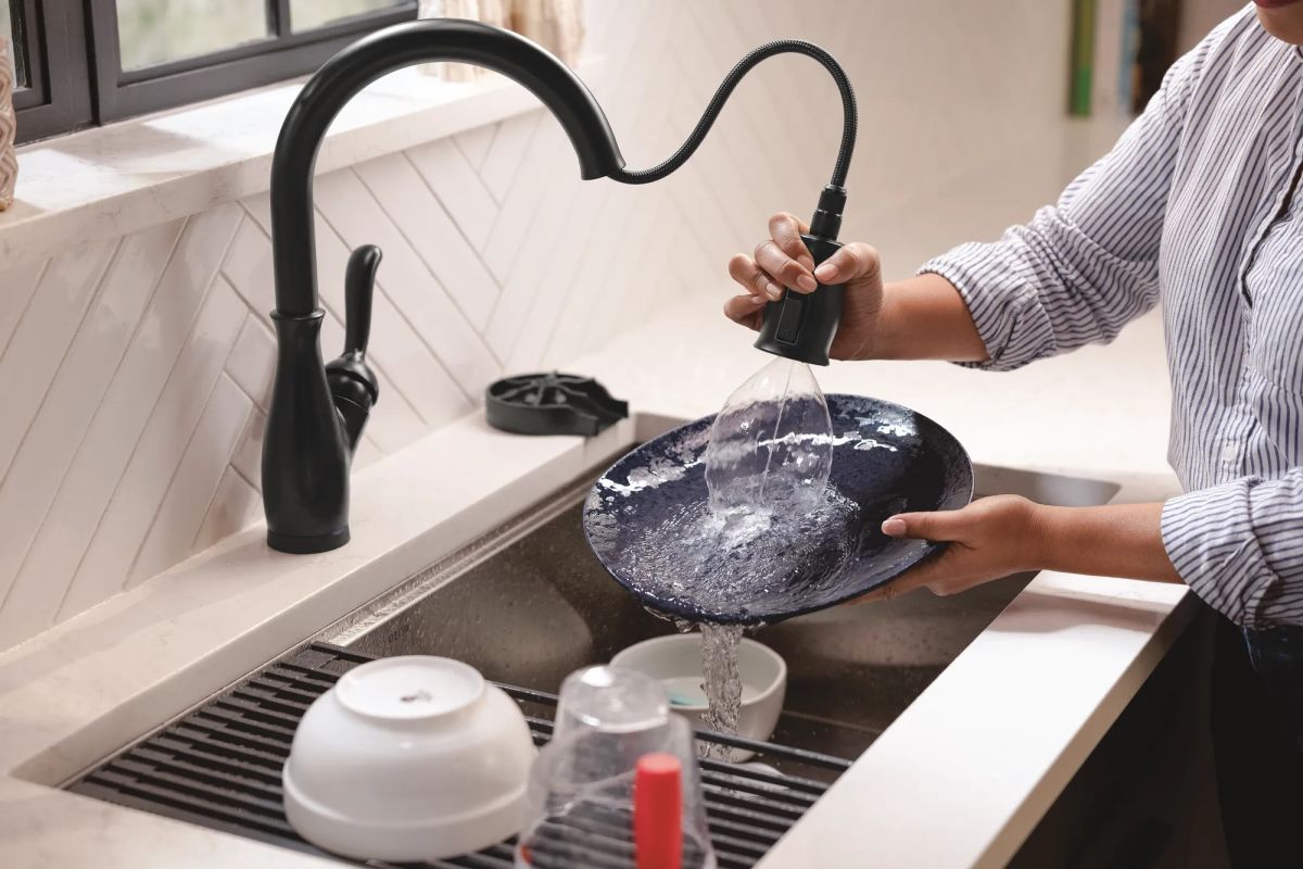 DELTA Other Metal Glass Rinser — Matte Black