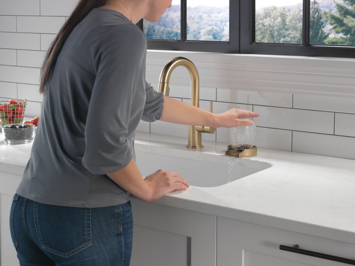 DELTA Trinsic Single Handle Pull-Down Bar / Prep Faucet — Champagne Bronze