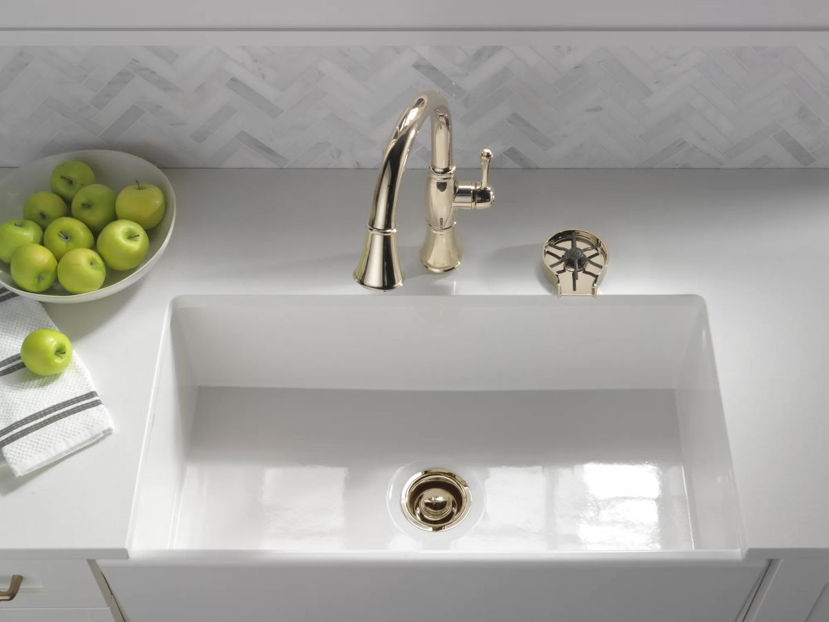 DELTA Cassidy Single Handle Pull-Down Kitchen Faucet — Lumicoat® Polished Nickel