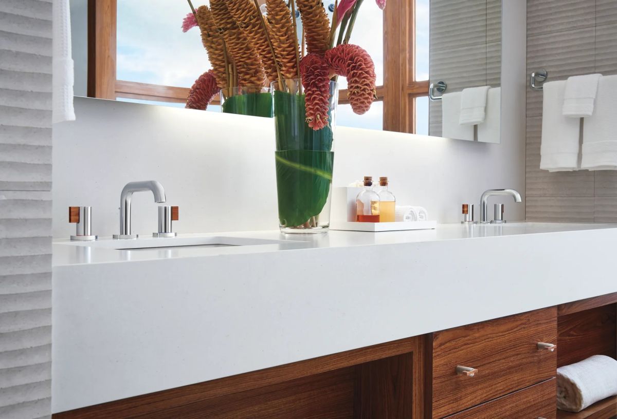BRIZO Litze 18" Towel Bar — Chrome