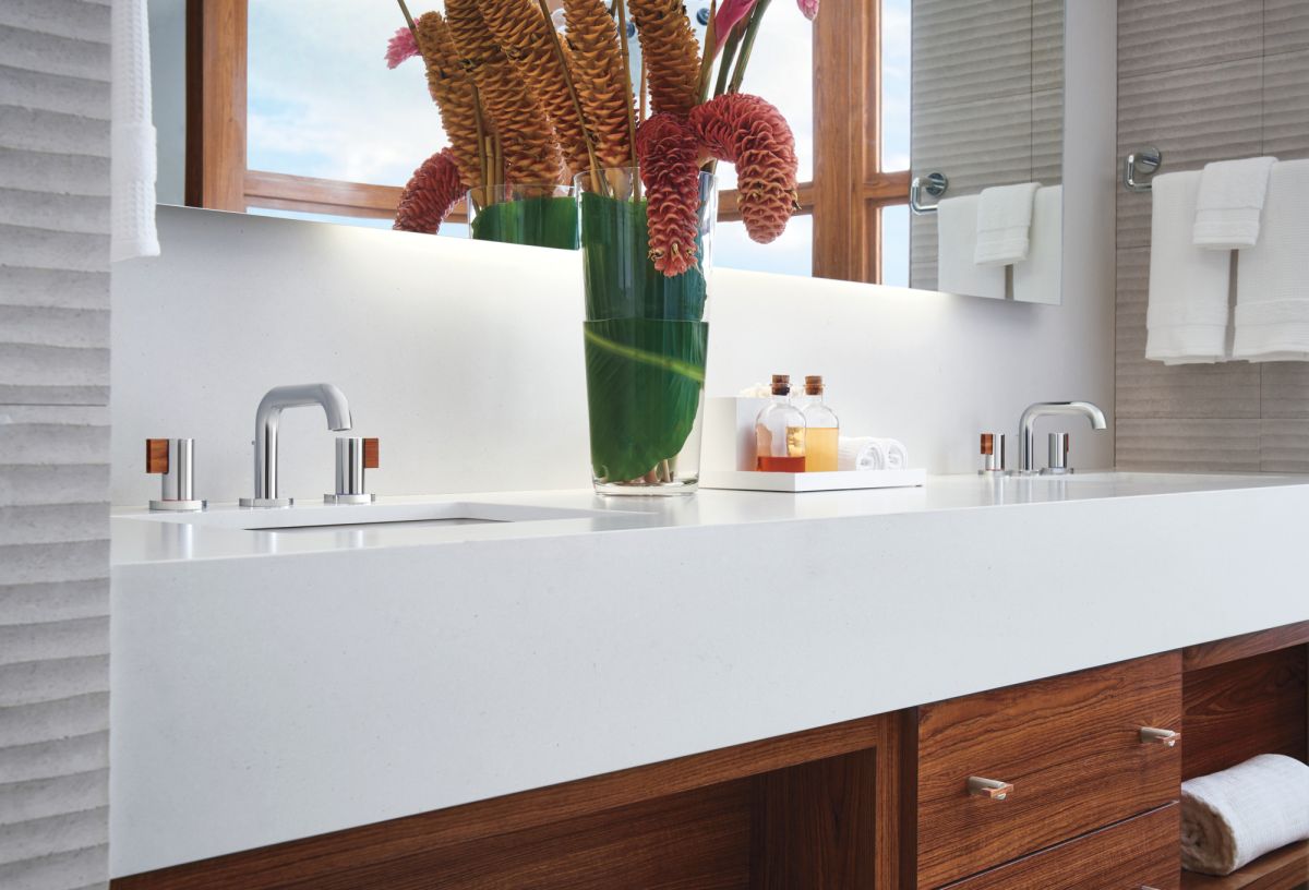 BRIZO Litze 18" Towel Bar — Chrome
