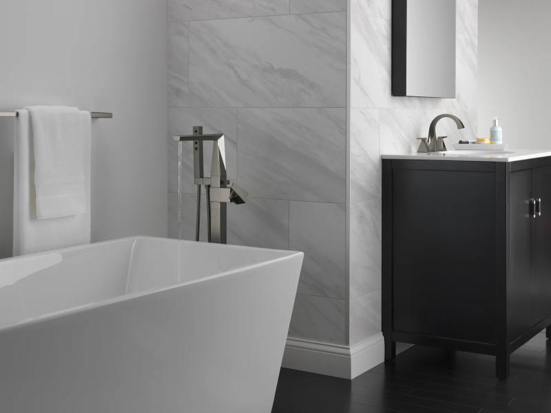 DELTA Trillian 30" Towel Bar — Black Stainless
