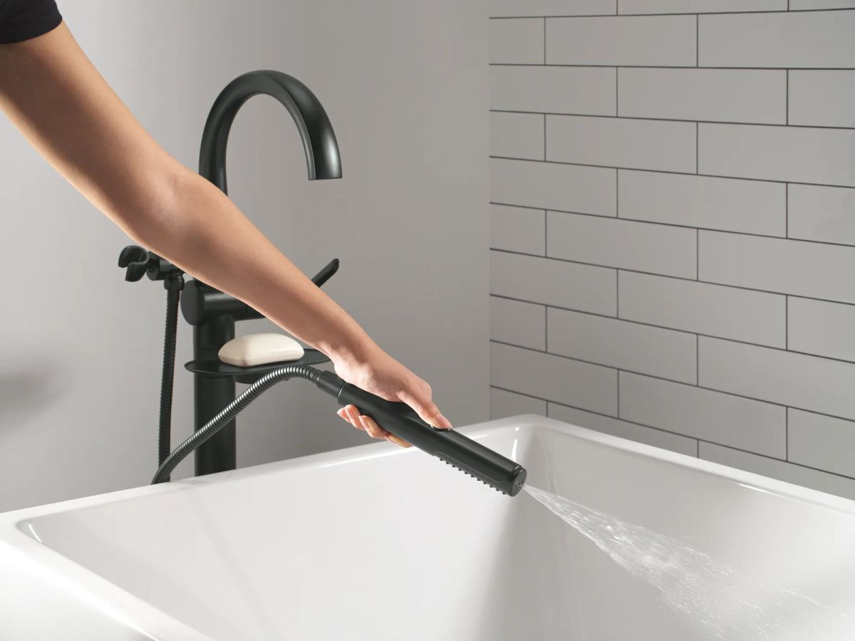 DELTA Bonacci Floor Mount Tub Filler Trim — Matte Black