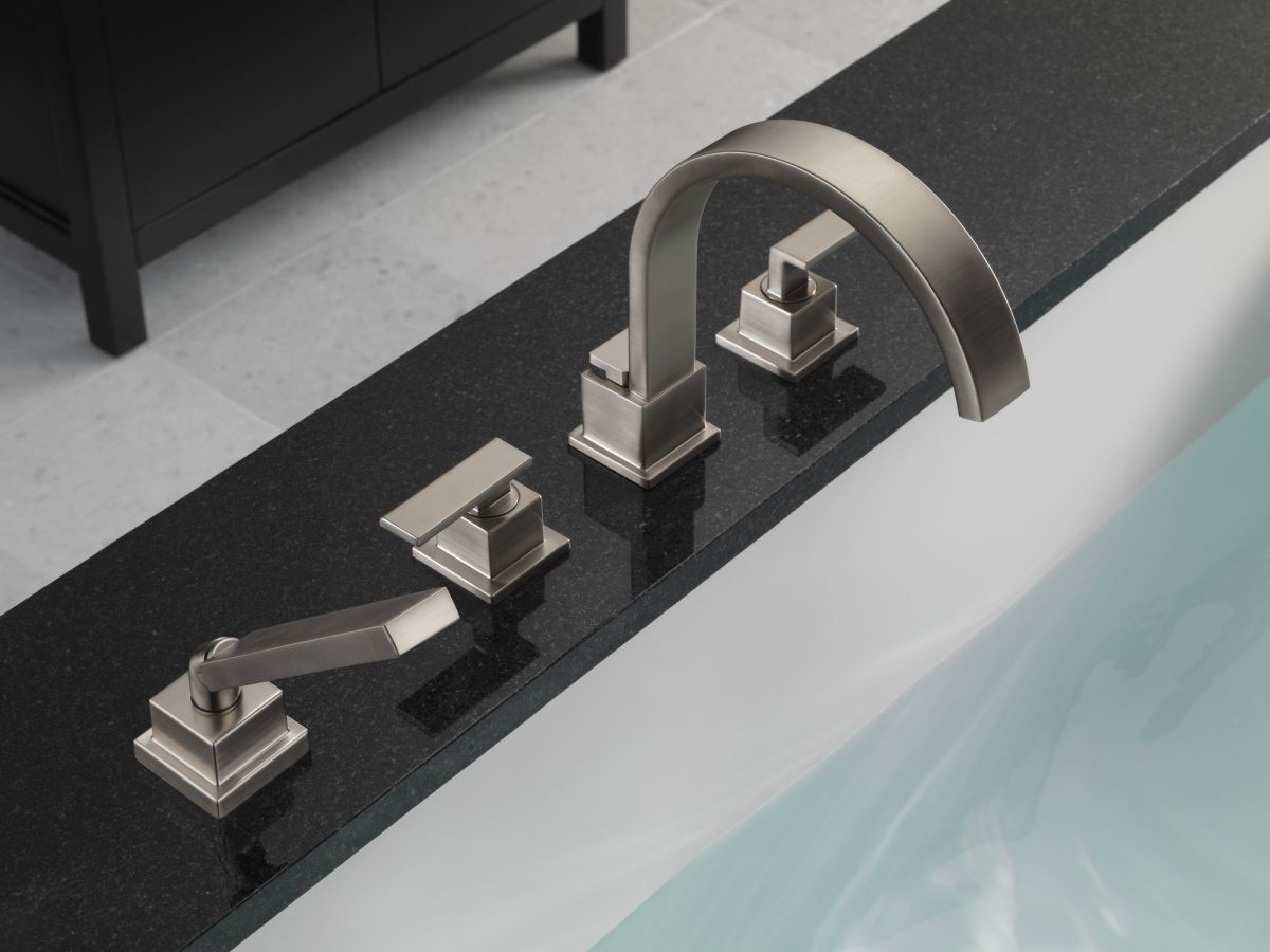 DELTA Vero Roman Tub Trim with Hand Shower — Stainless