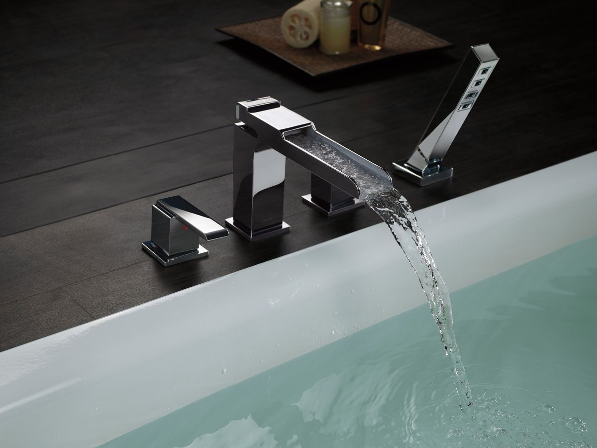 DELTA Ara Channel Roman Tub With Hand Shower Trim — Chrome