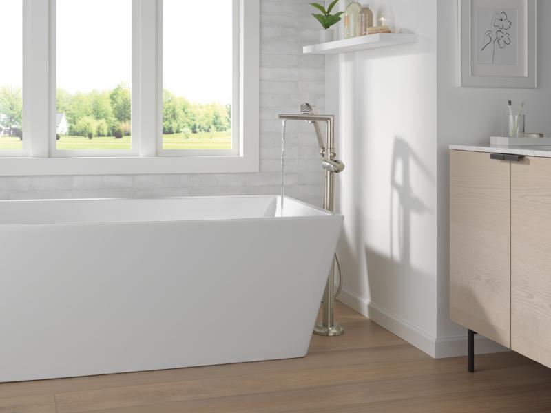DELTA Galeon Free Standing Tub Filler — Lumicoat® Stainless